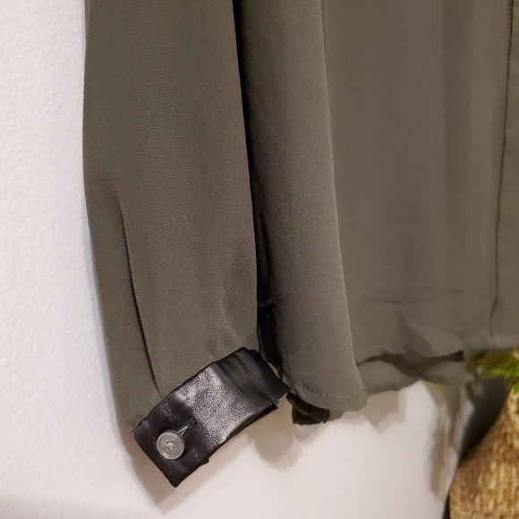 Ladies blouse - Picture 3 of 5